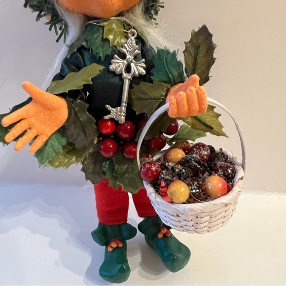 Annalee Mobilitee Doll Christmas Thimbles Elfin "Laurel" Wreath Maker Wood Box - Picture 4 of 15